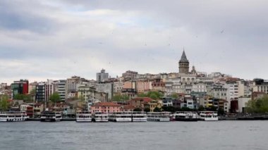 İstanbul ve Türkiye 'nin İstanbul' da İstanbul Boğazı üzerinde Galata kulesi manzarası