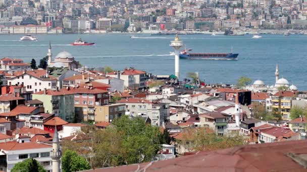 Varios Barcos Navegan Través Del Estrecho Del Bósforo Estambul Turquía — Vídeo de stock