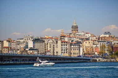 İSTANBUL, TURKEY - 24 Nisan 2023: İstanbul, Türkiye 'de İstanbul Boğazı' ndan yolcu feribotu geçiyor