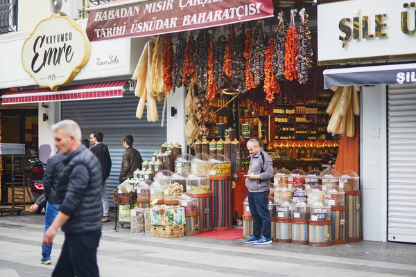 Istanbul Türkei April 2023 Outdoor Marktstand Mit Trockenfrüchten Und Gewürzen — Stockfoto