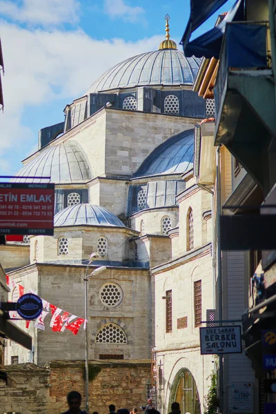 Ιστανβουλ Τουρκια Απριλιου 2023 Όμορφες Αρχιτεκτονικές Λεπτομέρειες Του Τζαμιού Mihrimah — Φωτογραφία Αρχείου
