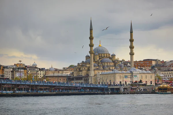 Istanbul Turquia Abril 2023 Vista Panorâmica Mesquita Yeni Camii Nova — Fotografia de Stock