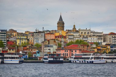 İstanbul, Türkiye 'de İstanbul Boğazı' ndaki Galata kulesinin manzarası