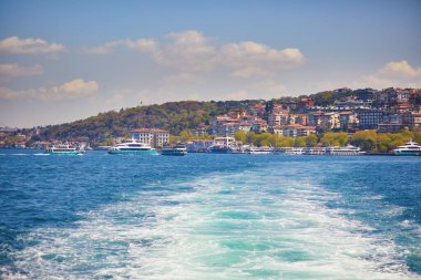 İstanbul, Türkiye 'de İstanbul Boğazı' ndan manzaralı şehir manzarası