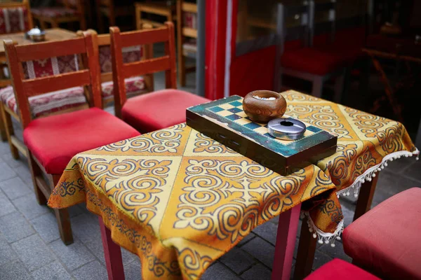Mesa Café Turco Típico Com Mesa Baixa Cadeiras Pequenas Distrito — Fotografia de Stock