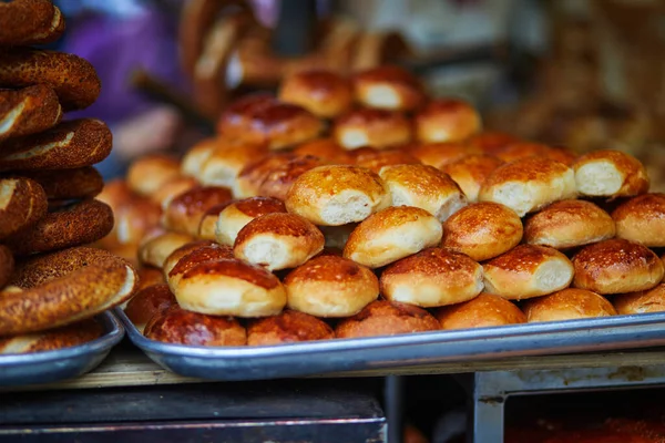 Stanbul Türkiye Sokak Pazarında Taze Türk Ekmeği — Stok fotoğraf