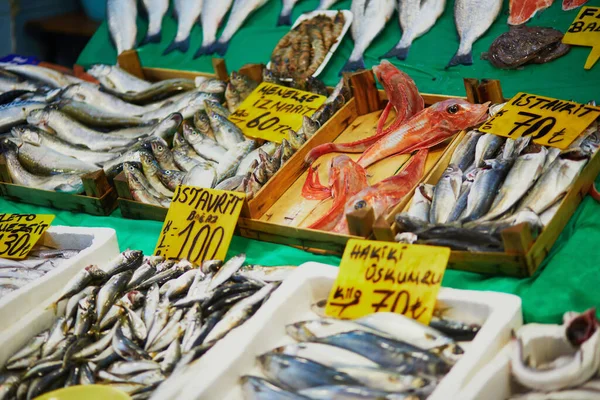 Catture Fresche Del Giorno Vendita Mercato Del Pesce Nel Distretto — Foto Stock