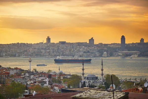 Naturskön Utsikt Över Uskudar Distriktet Den Asiatiska Sidan Istanbul Turkiet — Stockfoto