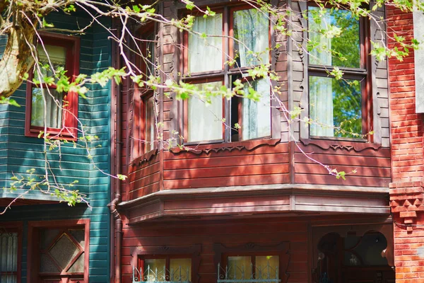 Maisons Bois Ottomanes Colorées Dans Les Rues Kuzguncuk Quartier Dans — Photo