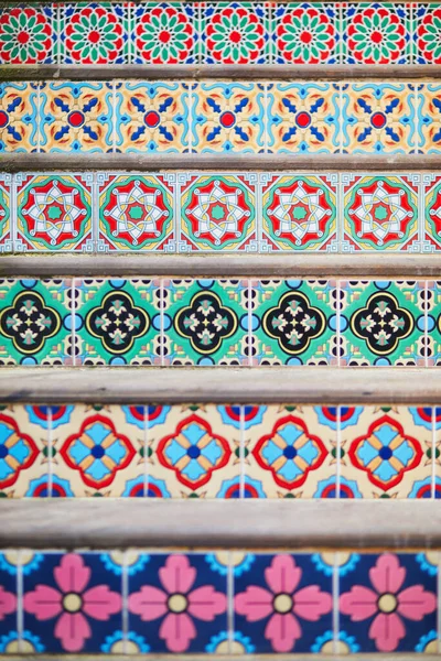 Coloridas Escaleras Kuzguncuk Barrio Distrito Uskudar Lado Asiático Del Bósforo — Foto de Stock