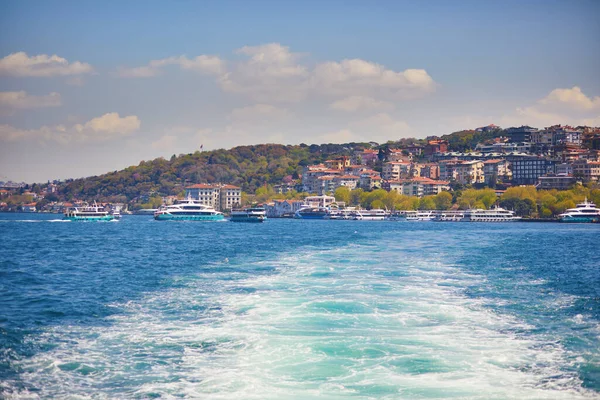 Vista Panorâmica Cidade Através Estreito Bósforo Istambul Turquia — Fotografia de Stock