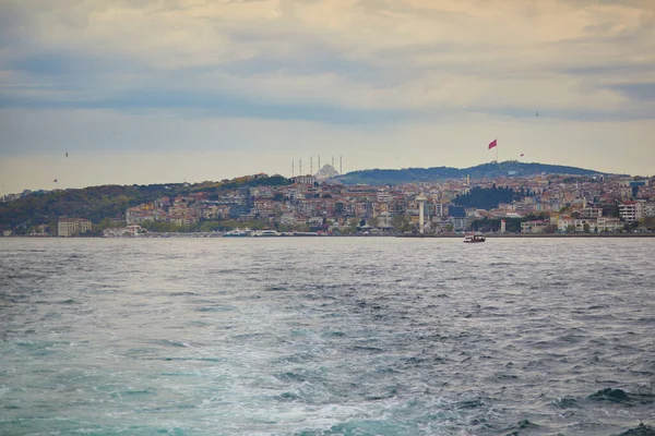 Vista Panorâmica Cidade Através Estreito Bósforo Istambul Turquia — Fotografia de Stock