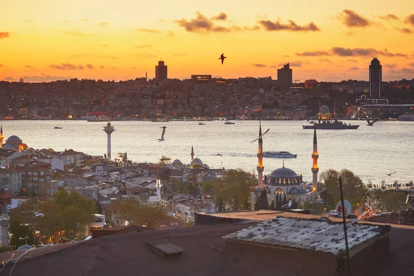 Vista Panorâmica Distrito Uskudar Lado Asiático Istambul Turquia Com Estreito — Fotografia de Stock