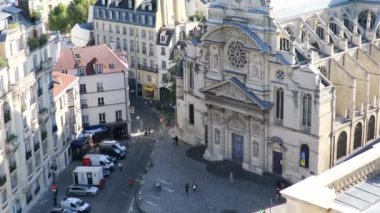 Manzaralı Parisli şehir manzarası. Paris, Fransa 'daki Saint-Etienne-du-Mont kilisesinin hava manzarası