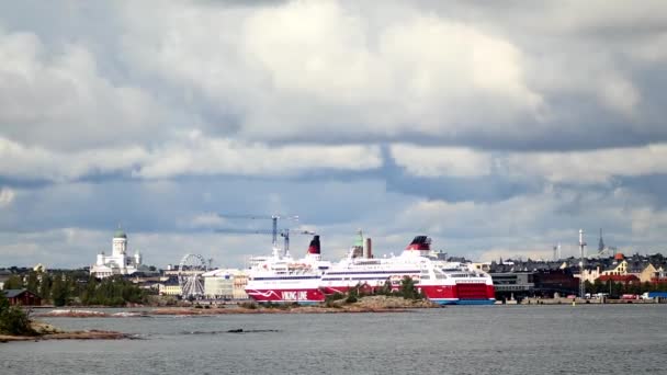 Helsinki Finland August 2023 Паромное Судно Viking Отправляется Порта Хельсинки — стоковое видео
