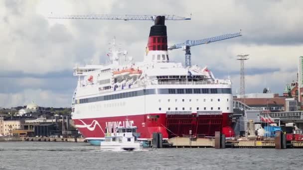 Helsinki Finsko Srpna 2023 Vikingská Trajektová Loď Vyplouvá Přístavu Helsinkách — Stock video