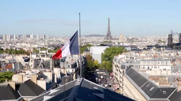 Paysage Urbain Parisien Panoramique Vue Aérienne Tour Eiffel Sur Drapeau — Video