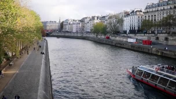 Paris Frankreich Oktober 2023 Menschen Auf Ausflugsbooten Genießen Die Aussicht — Stockvideo