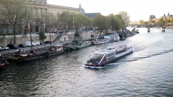 Paris Frankreich Oktober 2023 Menschen Auf Ausflugsbooten Genießen Die Aussicht — Stockvideo