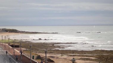 Les Sables d 'Olonne' daki sahilin manzarası, Fransa 'nın batısındaki Pays de la Loire bölgesinde Vendee bölümünde komün.