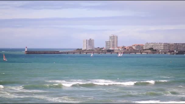 Живописный Вид Пляж Les Sables Olonne Коммуна Департаменте Vende Регионе — стоковое видео