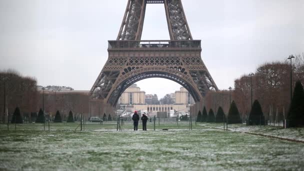 Vue Panoramique Sur Tour Eiffel Par Une Journée Enneigée Une — Video