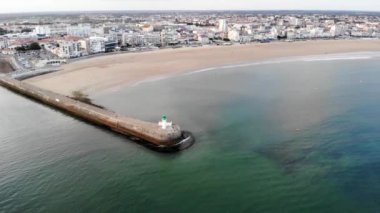 Vendee, Pays de la Loire, Fransa 'dan Les Sables D0lonne' daki kumsal görüntüsü.