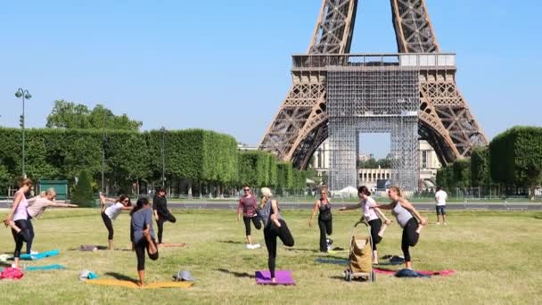 프랑스 2020년 23일 프랑스 에펠탑 필드에서 연습을 — 비디오