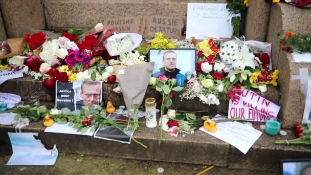 Paris Francja Luty 2024 Tymczasowy Pomnik Aleksieja Nawalnego Pobliżu Pierwszego — Wideo stockowe