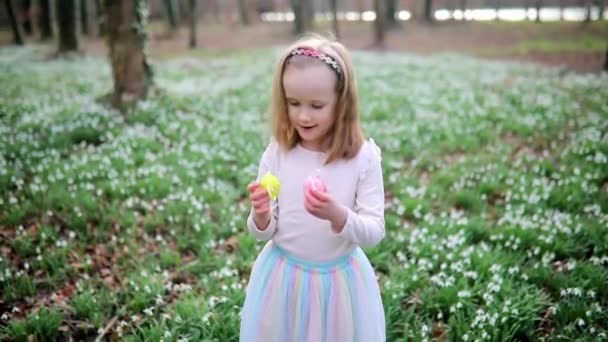 Six Year Old Girl Playing Egg Hunt Easter Child Sitting — Stock Video