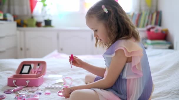Roztomilé Předškolní Dívka Jednorožec Vlasy Dekorace Hrát Dětmi Kosmetické Použití — Stock video
