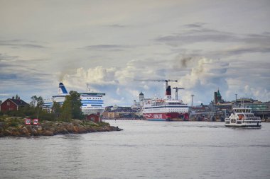 HELSINKI, FINLAND - 25 Ağustos 2023: Viking feribot Gabriella Helsinki, Finlandiya limanında