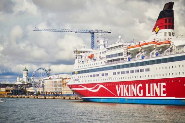 HELSINKI, FINLAND - 25 Ağustos 2023: Viking feribot Gabriella Helsinki, Finlandiya limanında