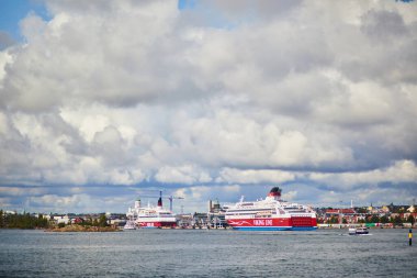 HELSINKI, FINLAND - 25 Ağustos 2023: Viking feribot Gabriella Helsinki, Finlandiya limanında