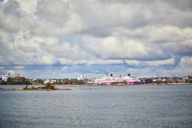 HELSINKI, FINLAND - 25 Ağustos 2023: Viking feribot Gabriella Helsinki, Finlandiya limanında