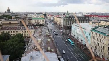 Nevsky 'nin Kazan katedrali, Singer House, Deniz Kuvvetleri ve Rusya' nın Saint-Petersburg kentindeki Lakhta Merkezi ile manzara görüntüsü.
