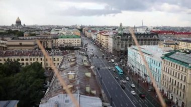 Nevsky 'nin Kazan katedrali, Singer House, Deniz Kuvvetleri ve Rusya' nın Saint-Petersburg kentindeki Lakhta Merkezi ile manzara görüntüsü.
