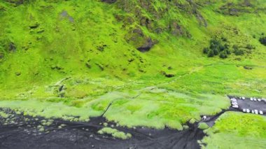 Güney İzlanda 'da Vik yakınlarındaki Vikurfjara kara kumsal manzarası