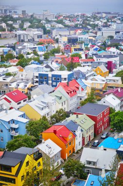 Sisli ve yağmurlu bir yaz gününde Reykjavik, İzlanda 'nın hava manzarası