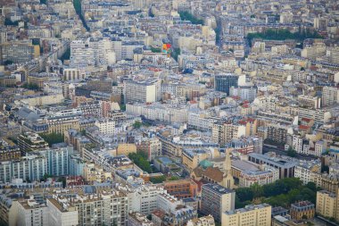 Paris, Fransa 'nın Eyfel Kulesi' nden görüldüğü hava manzarası.