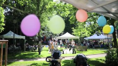 ISSY-LES-MOULINEAUX, FRANCE - 25 Mayıs 2024: Issy-les-Moulineaux, Fransa 'daki oyun odasının düzenlediği aile oyun festivali