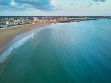 Vendee departmanının Les Sables d '0lonne' daki kumsal görüntüsü, Pays de la Loire, Fransa
