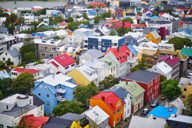 Sisli ve yağmurlu bir yaz gününde Reykjavik, İzlanda 'nın hava manzarası