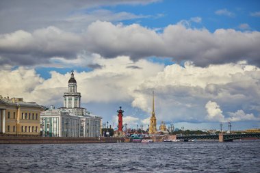 SAINT-PETERSBURG, RUSSIA - 12 AĞUSTOS 2024: Rusya 'nın Saint-Petersburg tarihsel merkezinin manzarası