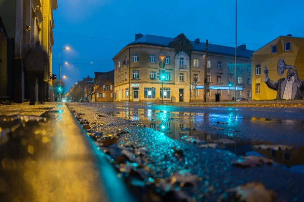 Latvia Liepaja November Liepja是拉脱维亚西部的一个国家城市 位于波罗的海 2022年11月5日 拉脱维亚Liepaja空旷街道的夜景 — 图库照片