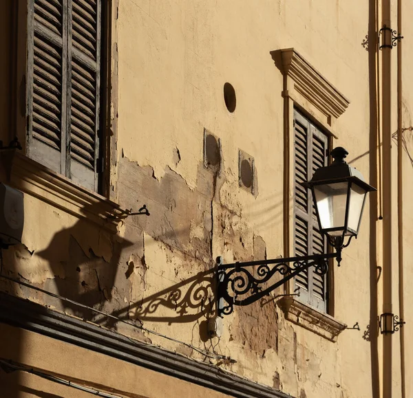 lşık ve gölge, İtalya 'da lambalar. 