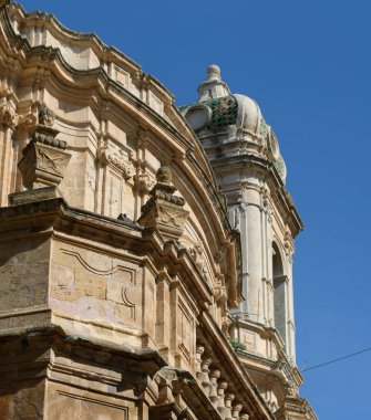 Sicilya, Trapani 'deki çan kulesinin manzarası.