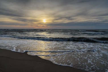 Akşamları Baltık Denizi manzarası.