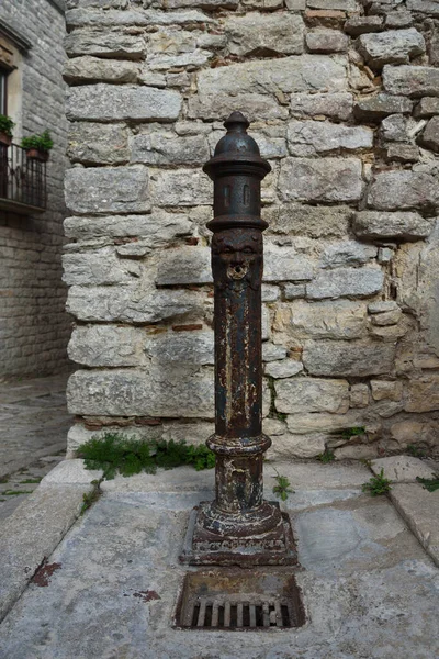 Broken Old Water Pump Street Erice Italy — Stock Photo, Image