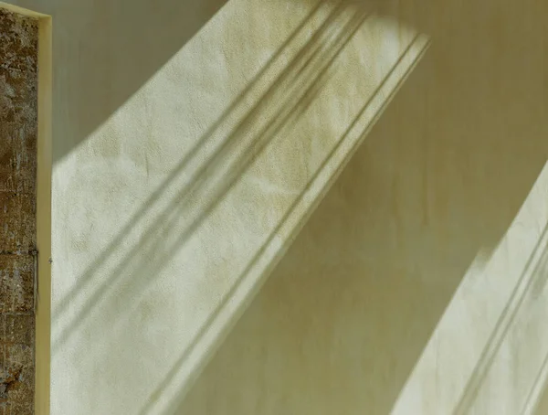 壁の光と影の自然な斜線 — ストック写真